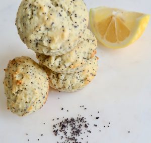 Read more about the article Lemon Poppyseed Muffins